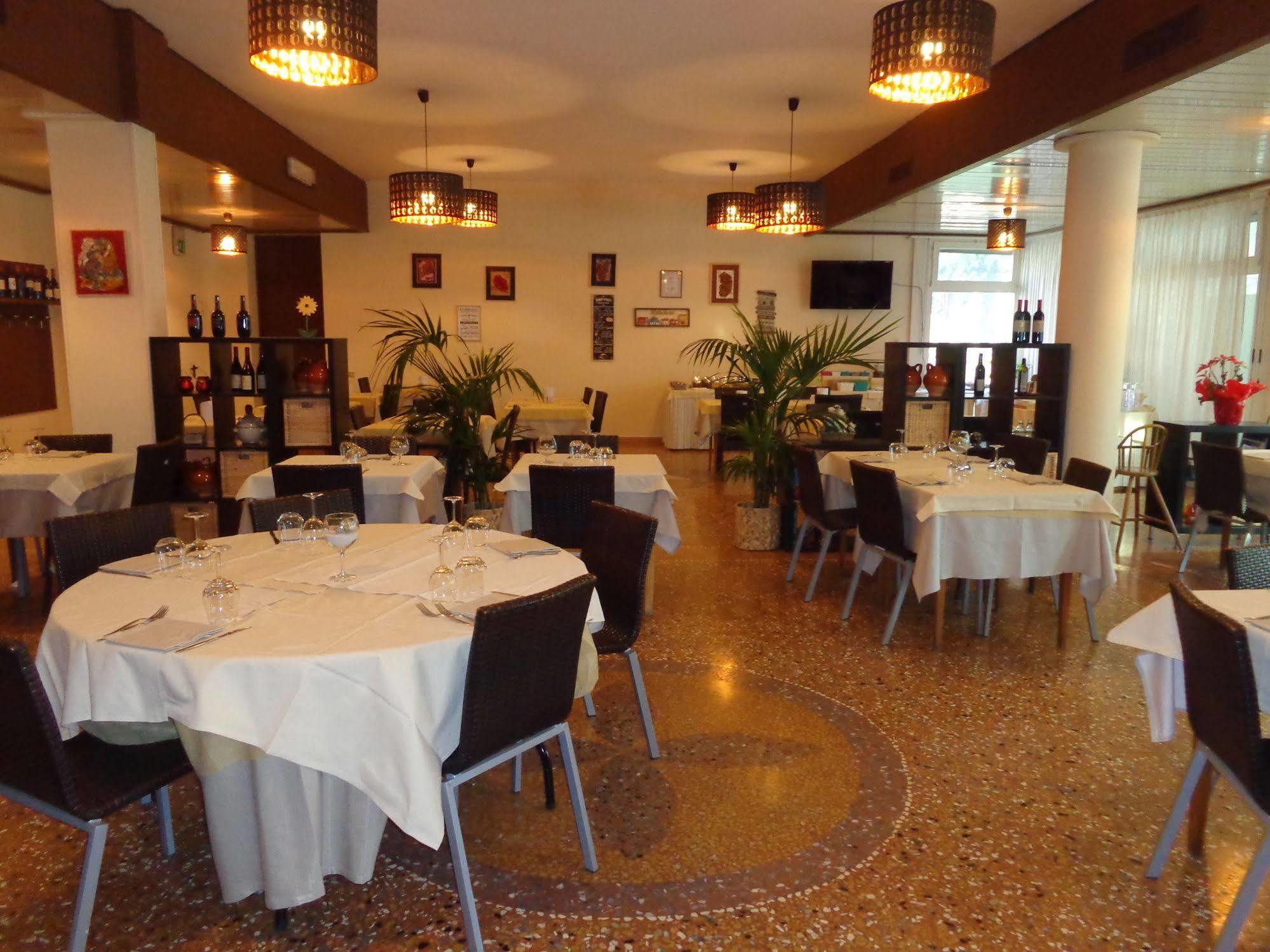 Park Hotel Castel San Pietro Terme Exterior foto